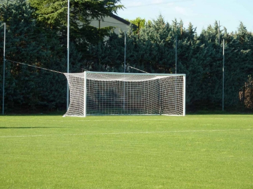 Slika Fiksni nogometni gol sa stražnjim stupovima za mrežu 7,32 × 2,44 m s uključenom mrežom — VI 5907